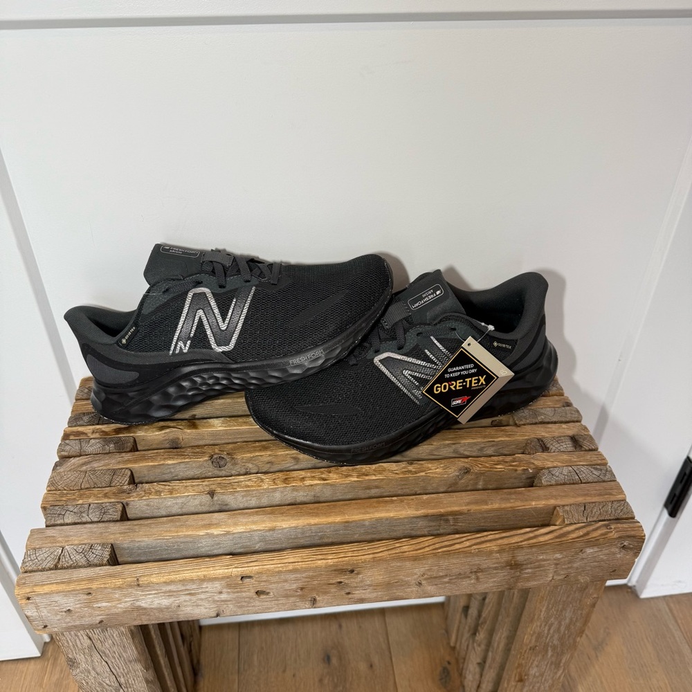 New Balance Womens Fresh Foam Gore-Tex Running Shoes - Black